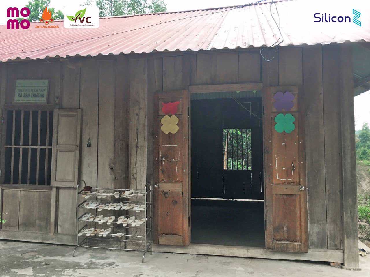 Không gian sinh hoạt của 72 em nhỏ và giáo viên chỉ vỏn vẹn bấy nhiêu đây 