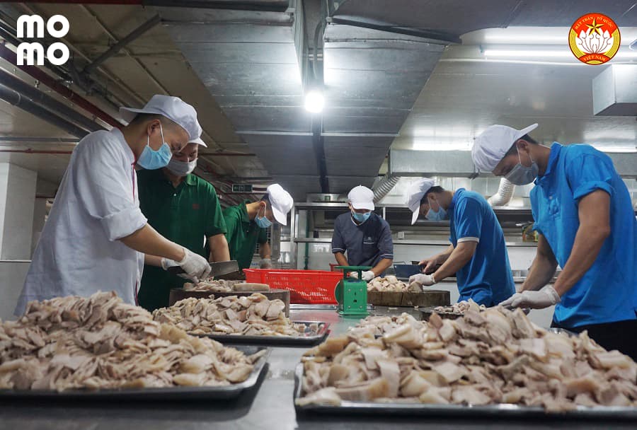 Bữa cơm “mùa cách ly” cho hàng ngàn người dân Đà Nẵng