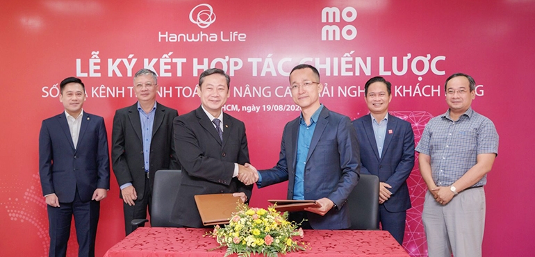 Hanwha Life Việt Nam ký kết hợp tác chiến lược cùng Ví MoMo, nâng cao chất lượng dịch vụ và trải nghiệm cho khách hàng