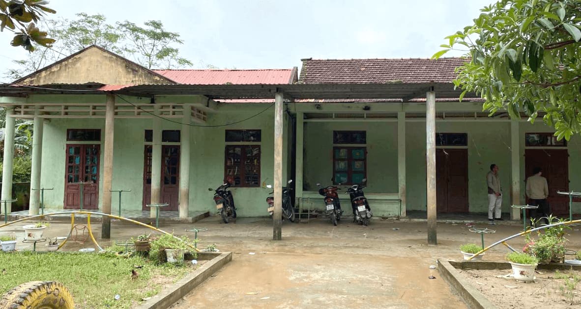 Trường mầm non Châu Hóa tọa lạc tại thôn Lạc Sơn, xã Châu Hóa, huyện Tuyên Hóa, tỉnh Quảng Bình trước khi chịu ảnh hưởng nặng nề của trận lũ lịch sử