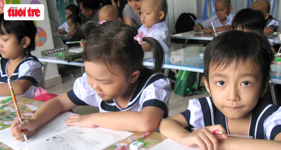 Lớp học chữ, học toàn cũng được tổ chức giúp đỡ các bệnh nhi không được đến trường trong thời gian chữa bệnh