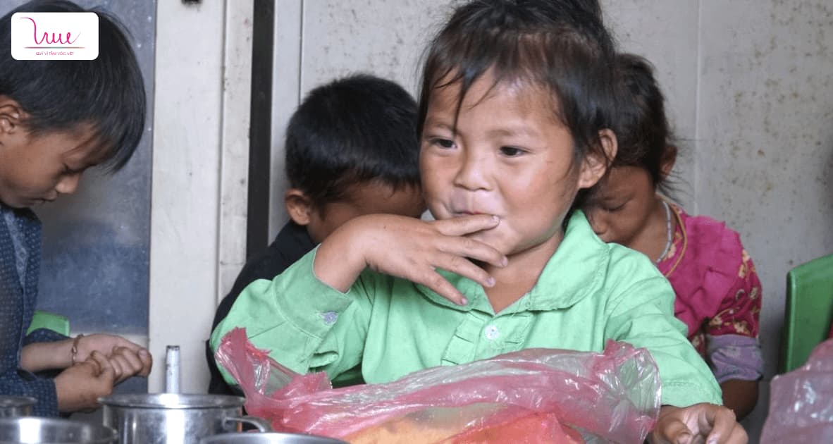 Chung tay mang bữa ăn bán trú dinh dưỡng đến học sinh mầm non ở Thái Sơn và Thạch Lâm (Bảo Lâm, Cao Bằng) nhằm giúp các em nâng cao sức khỏe và chuyên tâm học tập.