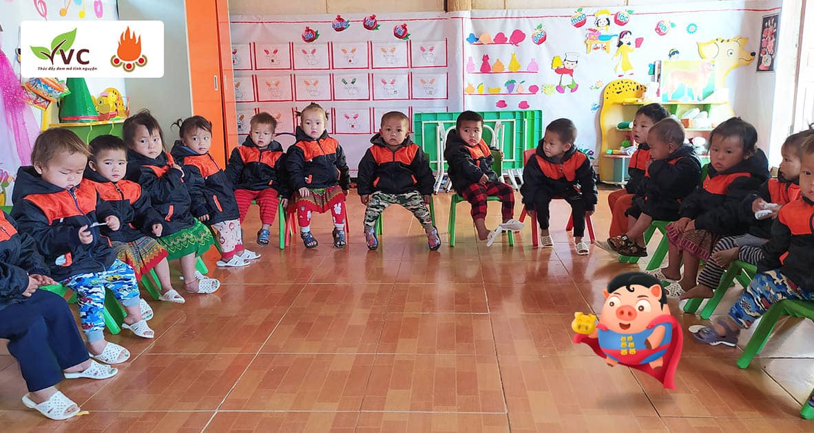 Để giúp các em nhỏ có thể vượt qua mùa đông lạnh giá năm nay, hãy cùng góp Heo Vàng để 6.896 trẻ ở huyện Mường Chà - Điện Biên có áo ấm mùa đông.