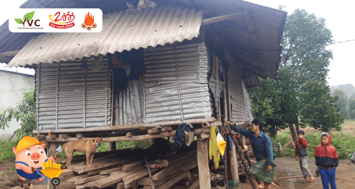 Gia đình Hồ Văn Lưm sinh hoạt trong căn nhà liêu xiêu không an toàn