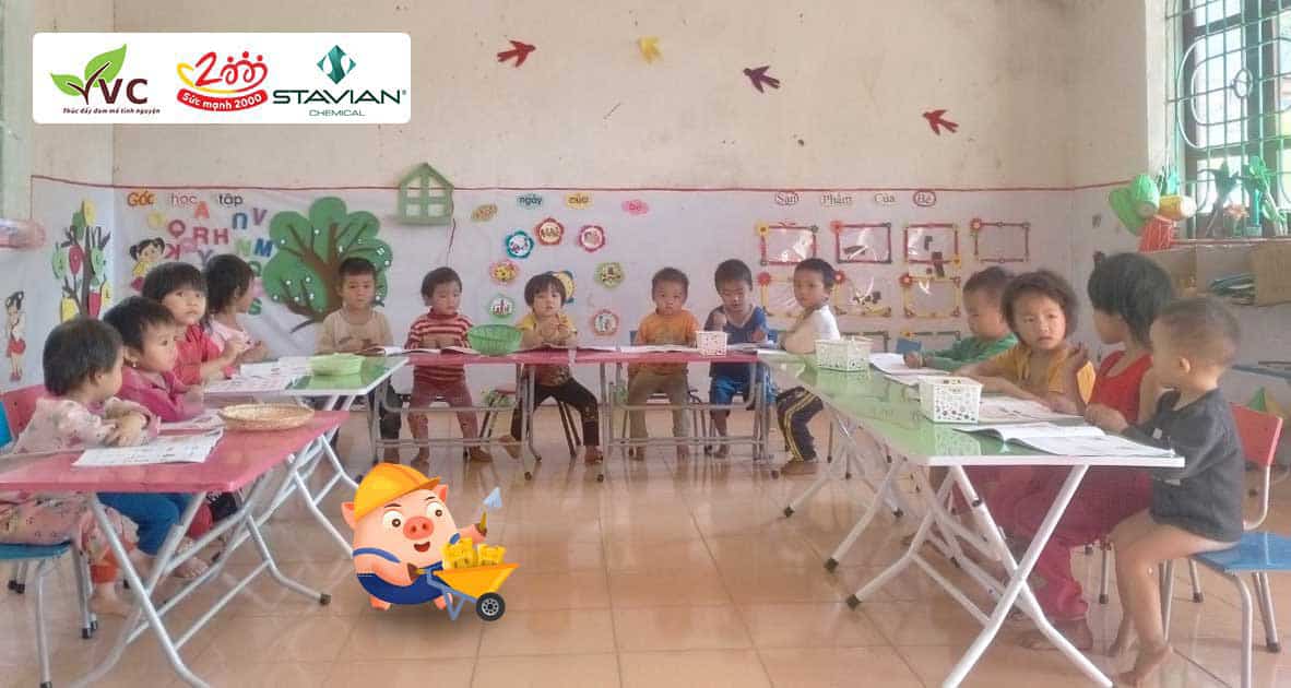 Hình ảnh các bé mầm non điểm trường Đo Luông – Lai Châu ngoan ngoãn học tập