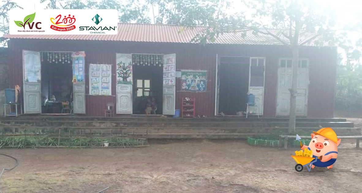 Con đường cắp sách tới trường của các em nhỏ tỉnh Sơn La  là đường đất, đường rừng khiến phụ huynh giáo viên bận lòng