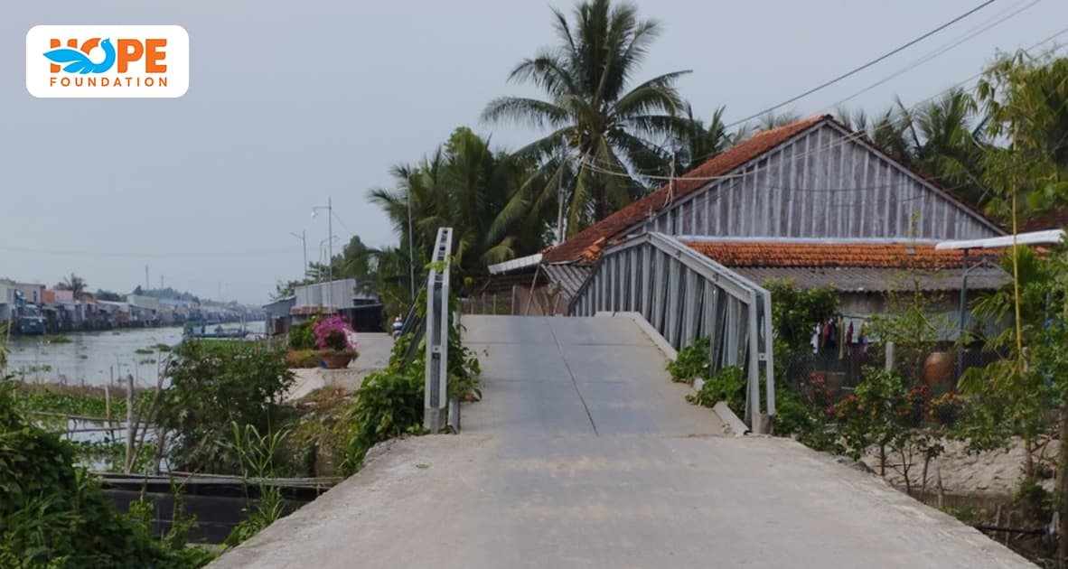 Cầu Kênh 500 và cầu Xẻo Xanh phục vụ người dân ấp Vĩnh Mỹ, huyện Vĩnh Thạnh, Cần Thơ đã xuống cấp, cần được thay thế để đảm bảo an toàn cho trẻ đến trường, người dân thuận tiện di chuyển và vận chuyển hàng hoá.