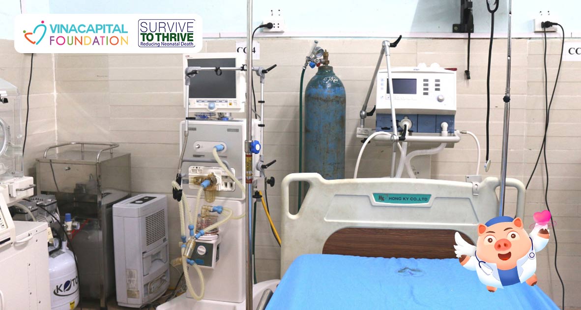 Một phòng chăm sóc với đầy đủ trang thiết bị y tế thiết yếu
