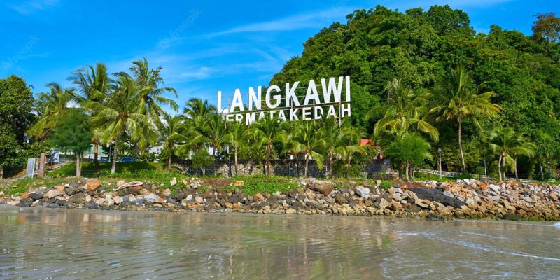 Biển Pantai Cenang trung tâm của đảo Langkawi