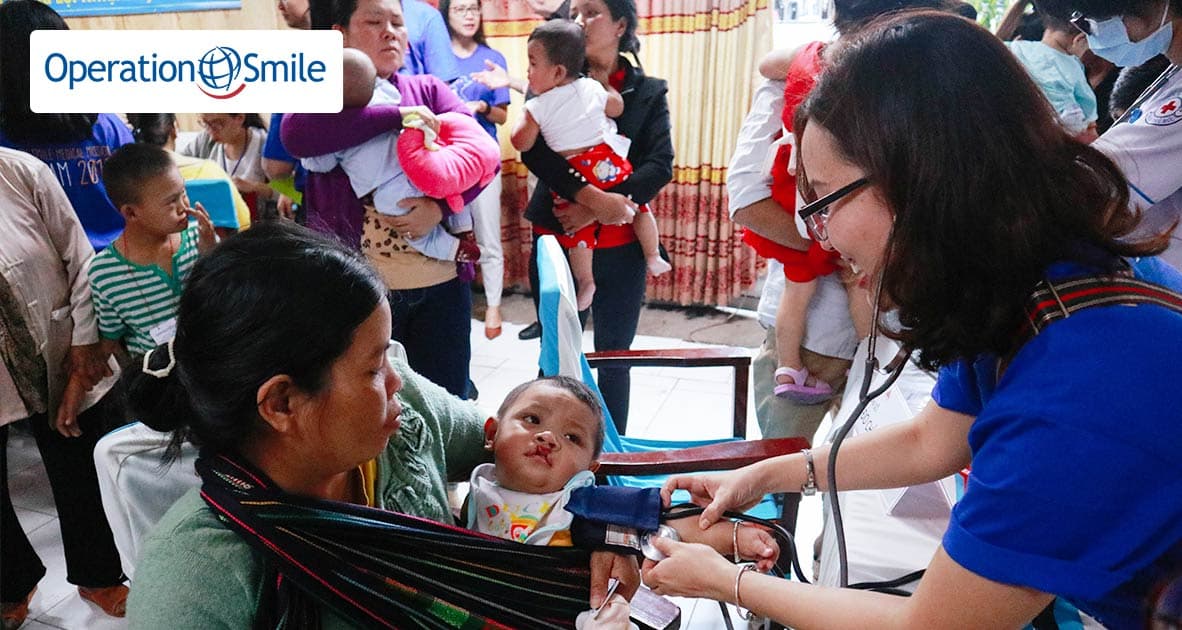 Operation Smile đến với Việt Nam bắt đầu từ năm 1989, đến nay tổ chức đã thực hiện được hơn 500 chương trình phẫu thuật tại hơn 35 tỉnh thành khắp cả nước - 1
