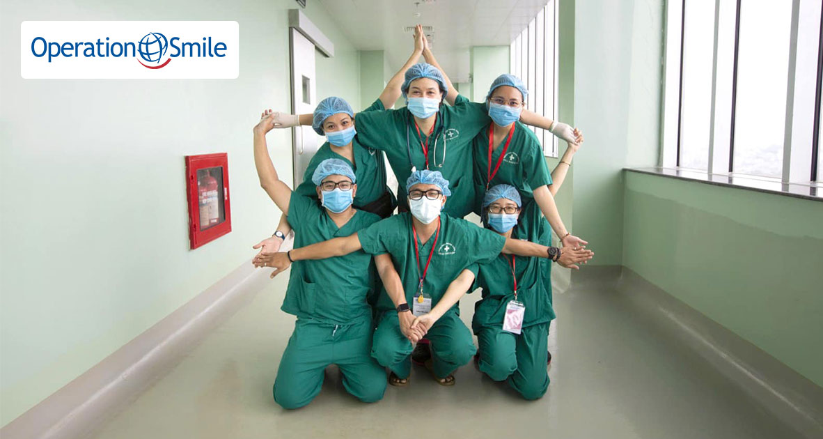 Hơn 200 tình nguyện viên y tế luôn đồng hành cùng Tổ chức Phẫu thuật Nụ Cười thực hiện các ca mổ thay đổi cuộc đời - 2