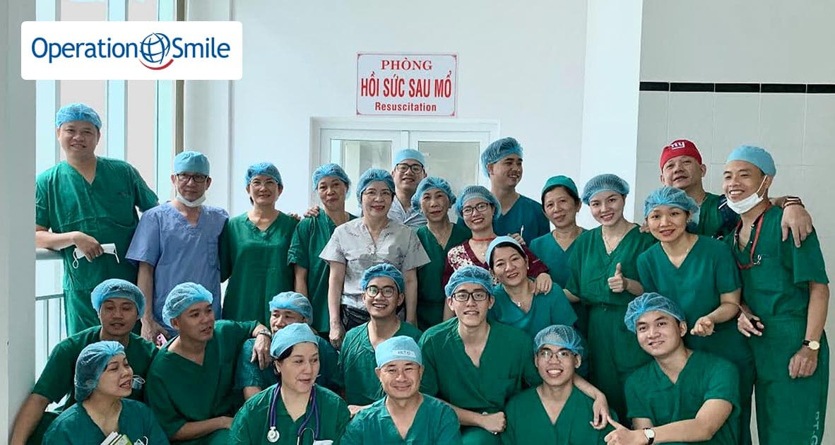 Hơn 200 tình nguyện viên y tế luôn đồng hành cùng Tổ chức Phẫu thuật Nụ Cười thực hiện các ca mổ thay đổi cuộc đời  - 1