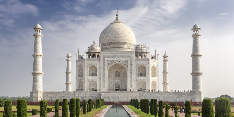 Taj Mahal - một trong những địa điểm du lịch nổi tiếng bậc nhất của du lịch Ấn Độ
