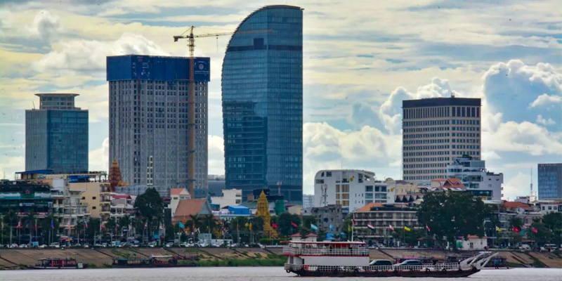 Phnom Penh là thủ đô sầm uất nhất nhì của Vương quốc Campuchia