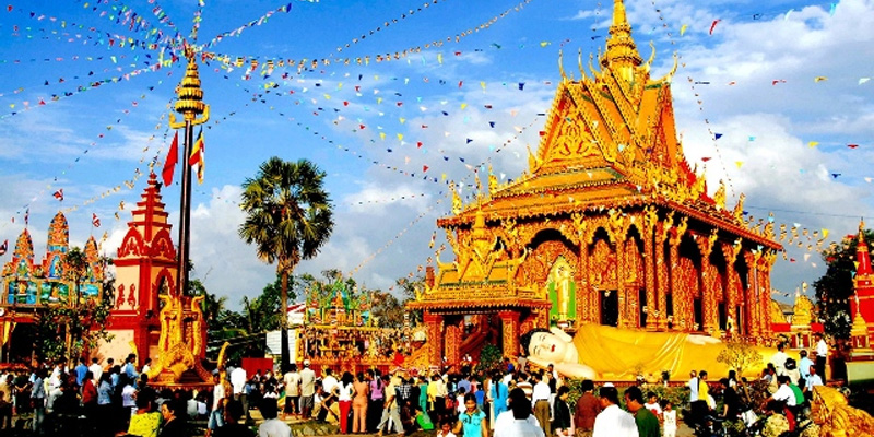 Tết Khmer truyền thống (Chôl Chnăm Thmây) được diễn ra vào tháng 4 hàng năm