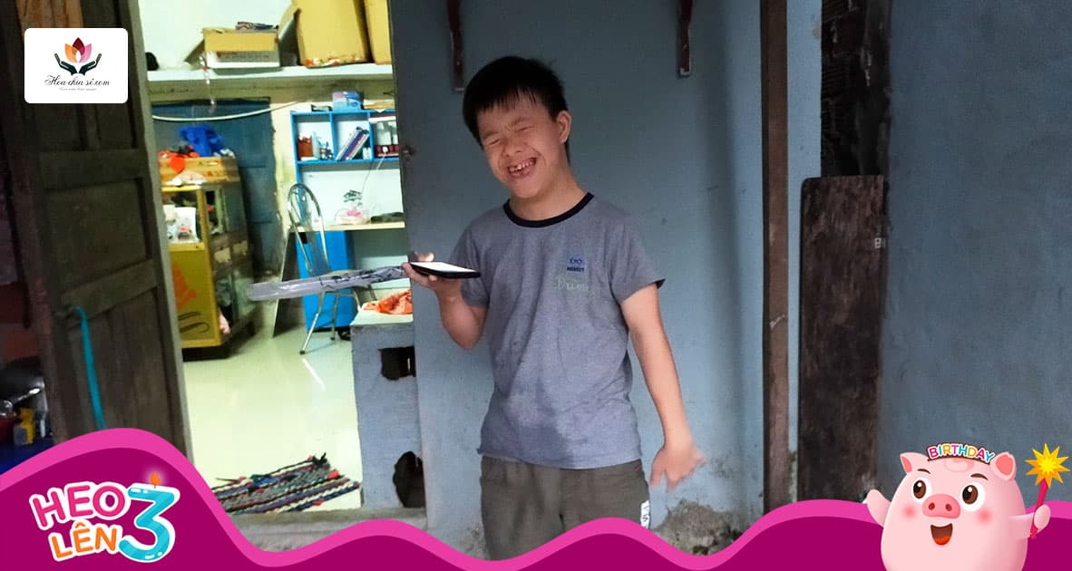 Chung tay trao 20 suất quà cho các em nhỏ có hoàn cảnh khó khăn, trẻ khuyết tật....tại tỉnh Quảng Trị, giúp các em vươn lên trong cuộc sống.
