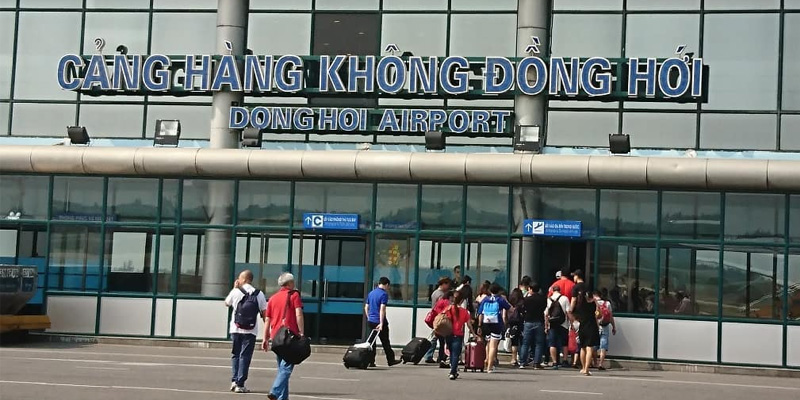 Sân bay Đồng Hới chỉ cách trung tâm thành phố khoảng 6km rất thuận để du khách di chuyển tham quan