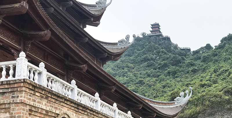 Chùa Ngọc - điểm cao nhất của quần thể du lịch chùa Tam Chúc. 