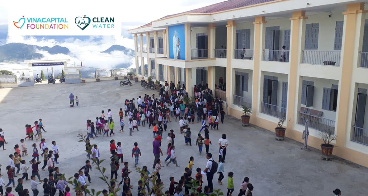 Trường Phổ thông Dân tộc bán trú Tiểu học Mù Sang với 413 học sinh và 31 giáo viên