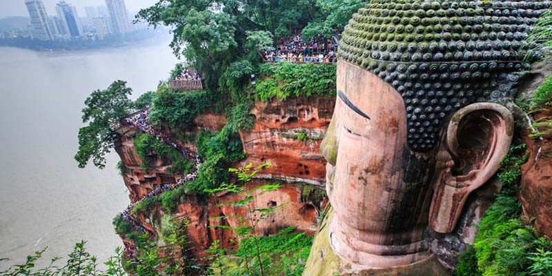 Lạc Sơn nổi tiếng với bức tượng Đại Phật cao nhất thế giới