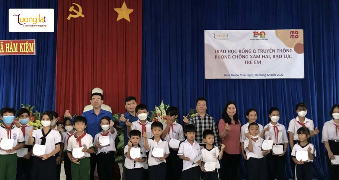 Cùng Trung tâm Tương Lai trao học bổng và truyền thông cho các em về phòng chống xâm hại, bạo lực trẻ em - 2