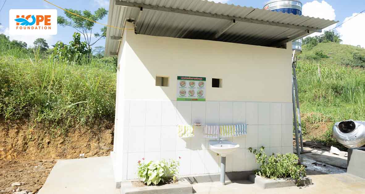 Công trình vệ sinh xây mới ở huyện Vân Hồ nhằm tạo môi trường an toàn, đảm bảo hơn cho học sinh khi đến trường
