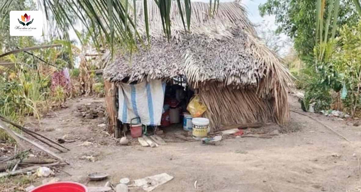 Những ngôi nhà tạm bợ của bà con nơi xóm nghèo tỉnh Quảng Trị