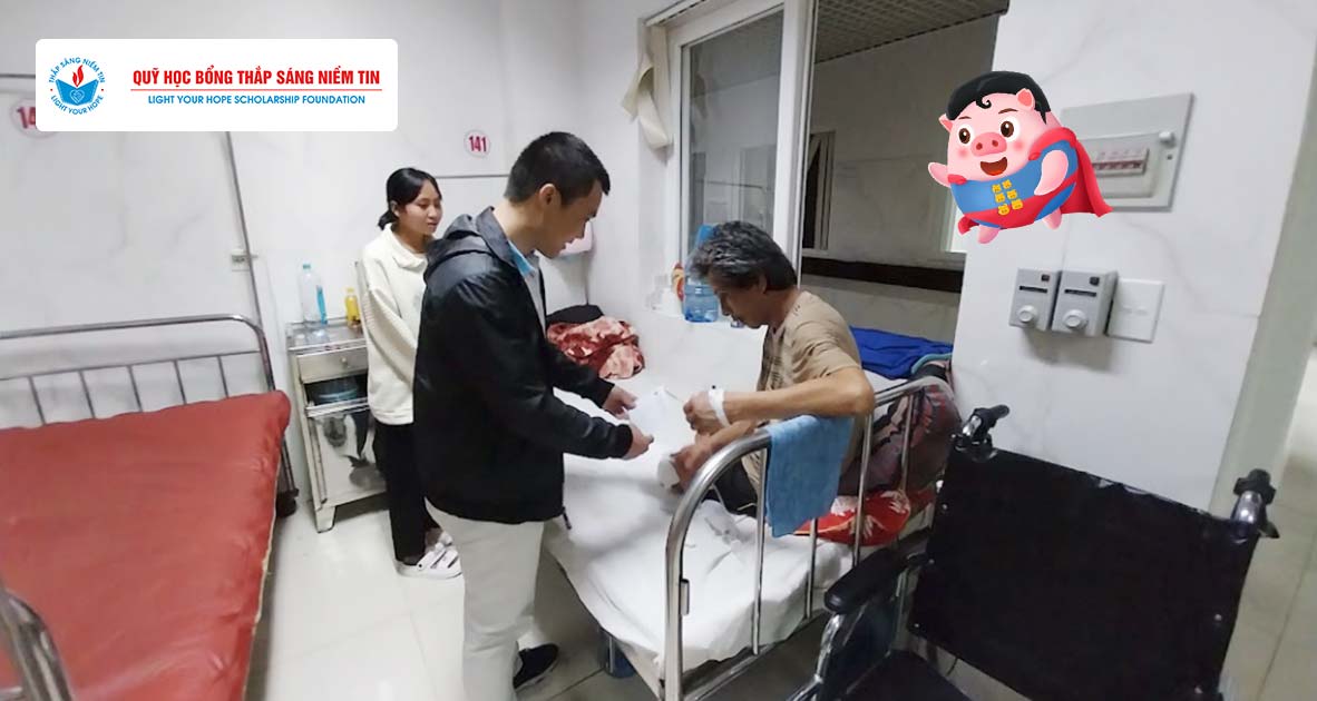 Em Trinh ở bệnh viện hàng ngày để động viên và chăm sóc ba trong những cuộc phẫu thuật liên tiếp