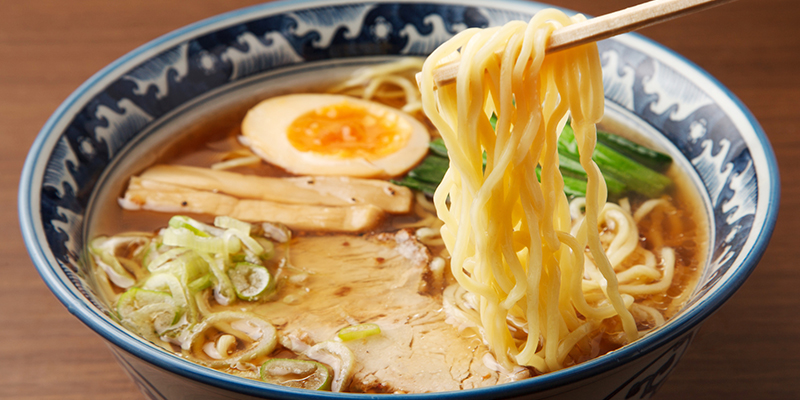 Tô mì Ramen “ấm bụng” là món ăn nhanh phổ biến tại các bữa chính của người Nhật. 