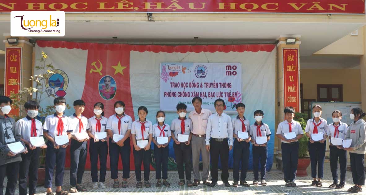 Tặng học bổng và truyền thông phòng chống xâm hại, bạo lực cho học sinh khó khăn tại xã Hàm Cần, huyện Hàm Thuận Nam, tỉnh Bình Thuận