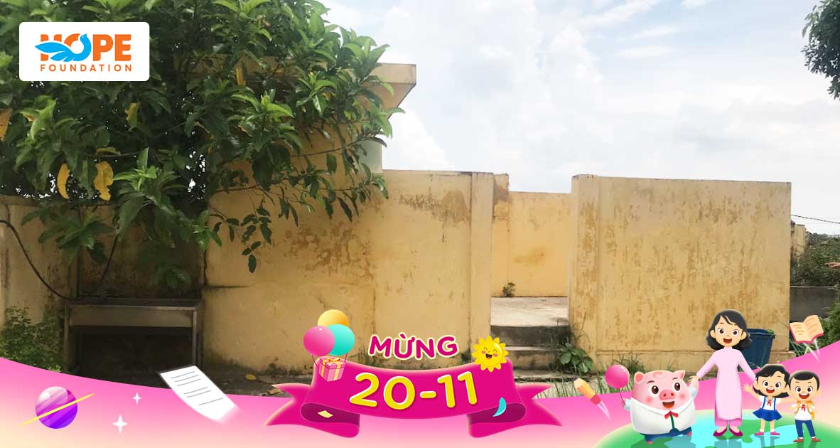 Khu nhà vệ sinh xuống cấp ở một trường học tại huyện Hưng Hà, Thái Bình