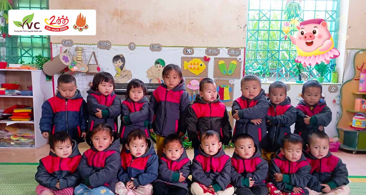 Tiếp tục chung tay góp Heo Vàng để trao tặng 11.088 chiếc áo ấm cho các em nhỏ 