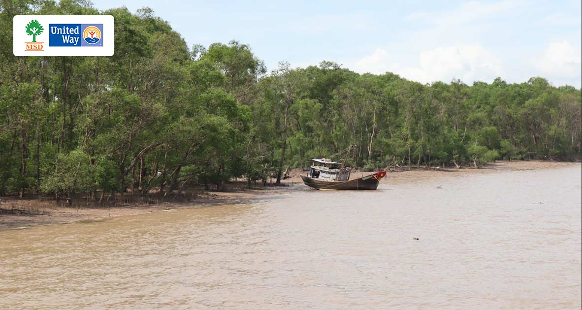 Tình hình thiên tai sạt lở bờ sông, bờ kênh gây thiệt hại nghiêm trọng cho người dân - 1