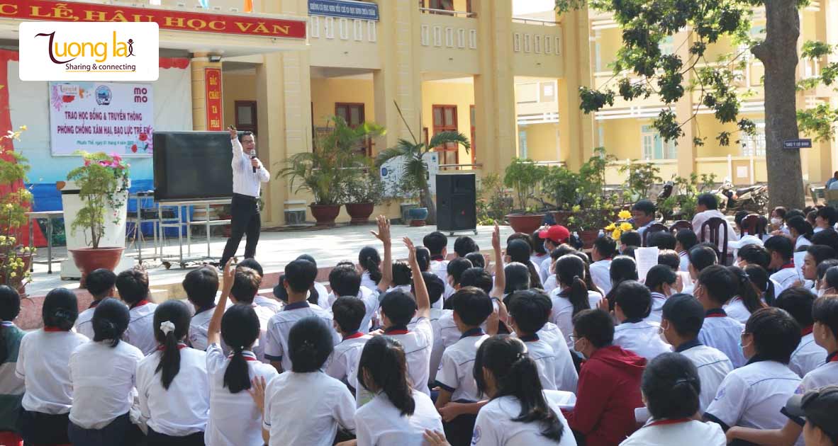 Chung tay cùng Trung tâm Tương Lai mang những suất học bổng cho các em học sinh nghèo hiếu học