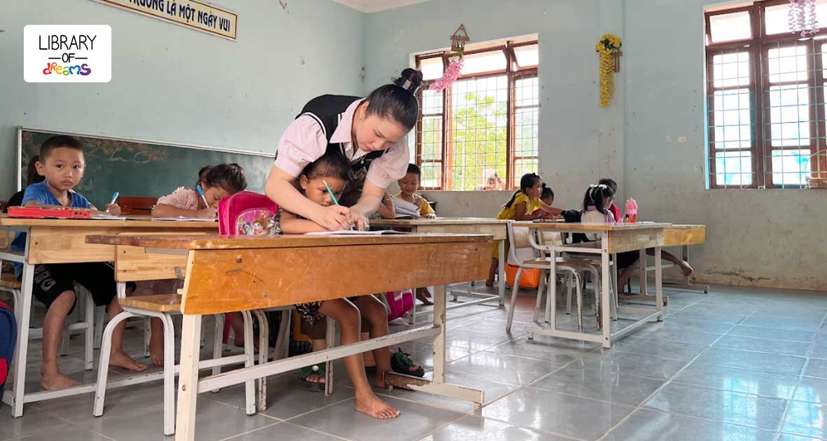 Mang Thư Viện Ước Mơ gồm 1.000 đầu sách cho 500 trẻ khó khăn ở Bình Thuận
