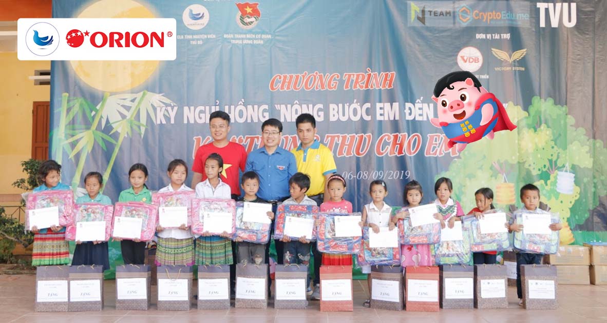 Góp Heo Vàng trao tặng 1.200 phần quà cho các em học sinh, sinh viên nghèo vượt khó tại Hà Nội