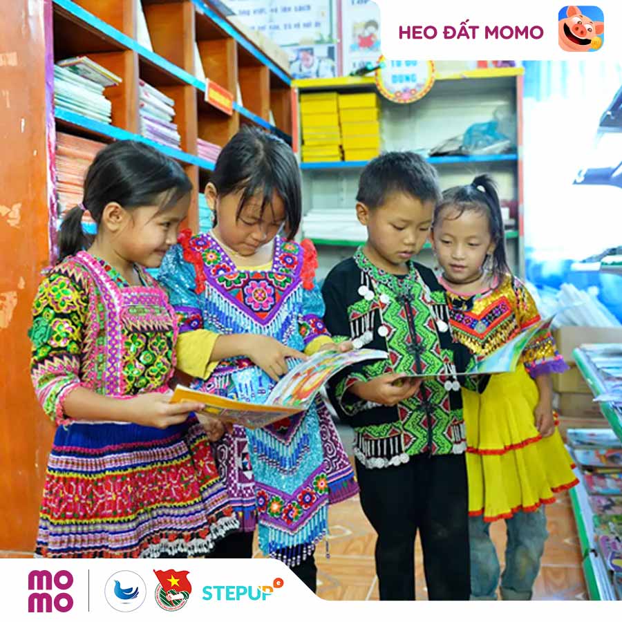 Mang 6 thư viện và 650 bộ sách tiếng Anh đến học sinh nghèo vùng cao Xín Mần, Hà Giang
