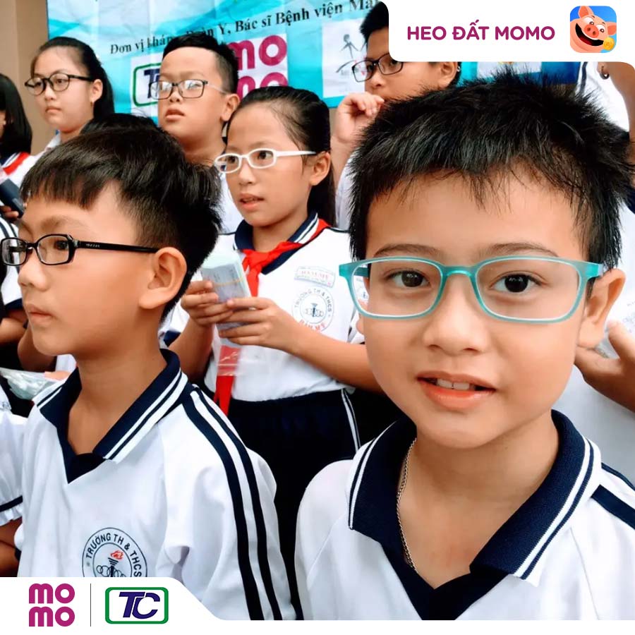 Trao tặng 180 mắt kính cho trẻ em nghèo tại Bình Thuận (Đợt 1)