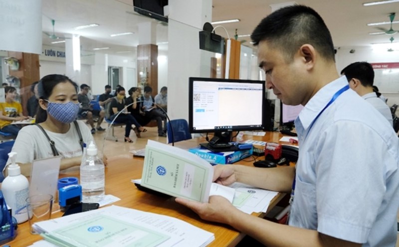 Bạn nên tự kiểm xem có thuộc diện được hoàn tiền không trước khi chuẩn bị hồ sơ (Ảnh: Báo Lao động)