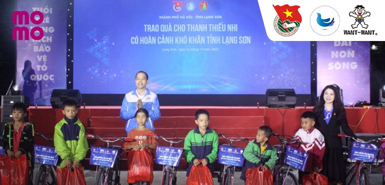 30 suất học bổng và xe đạp đã được trao cho các em sinh viên nghèo hiếu học tại Lạng Sơn