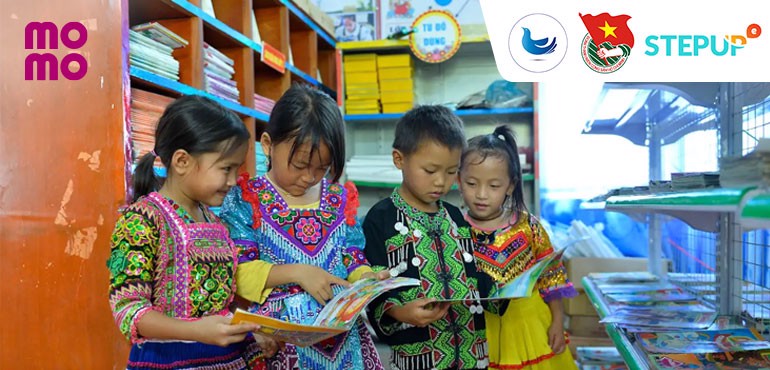 Mang 6 thư viện và 650 bộ sách tiếng Anh đến học sinh nghèo vùng cao Xín Mần, Hà Giang