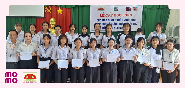 Thành công trao 195 suất học bổng cho học sinh nghèo hiếu học tại Cần Thơ