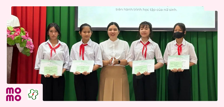 10 nữ sinh Bông Sen an tâm bước tiếp con đường học tập