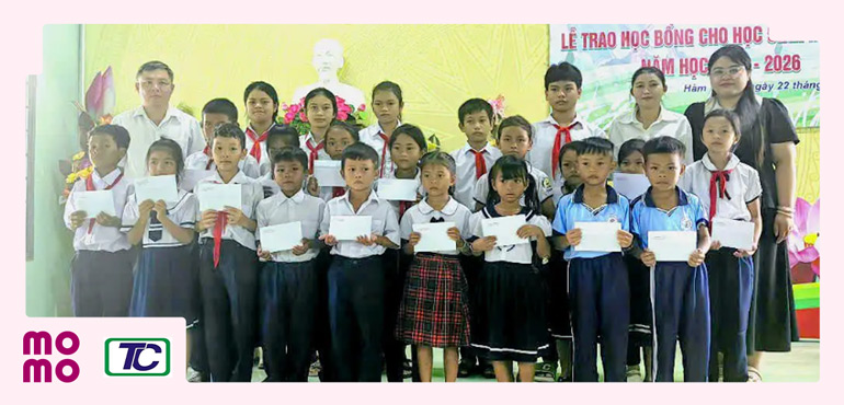 Thành công trao tặng 143 suất học bổng cho học sinh khó khăn ở Bình Thuận (Đợt 2)