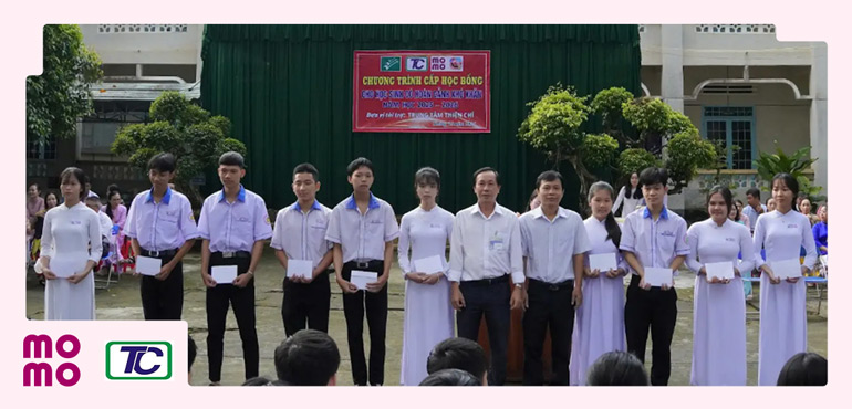 Trao tặng 540 suất học bổng cho học sinh khó khăn ở Bình Thuận đợt 2 - 2025