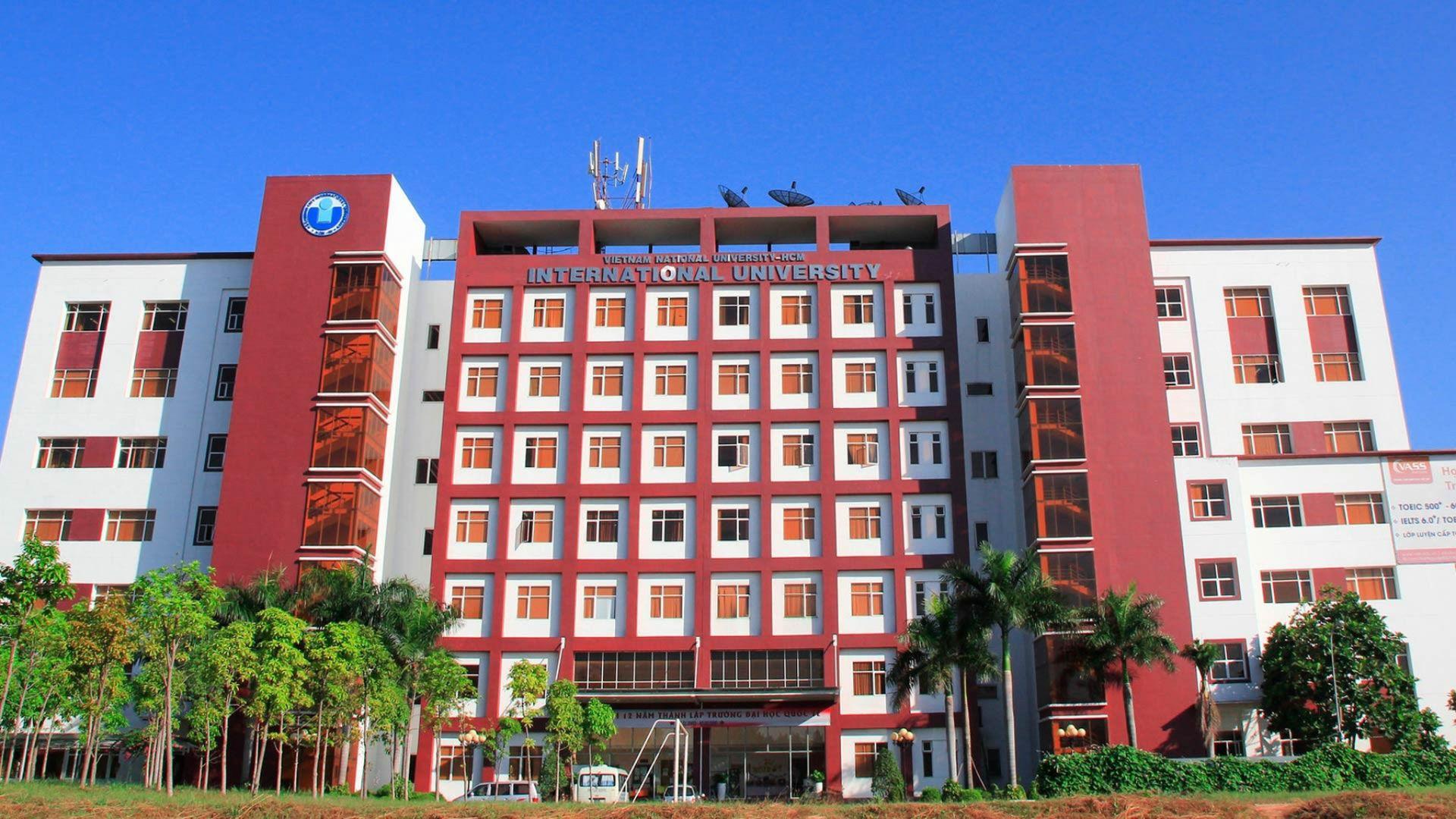 Ngoại cảnh - mặt tiền - Đại học Quốc tế IU (ĐHQG TP.HCM)