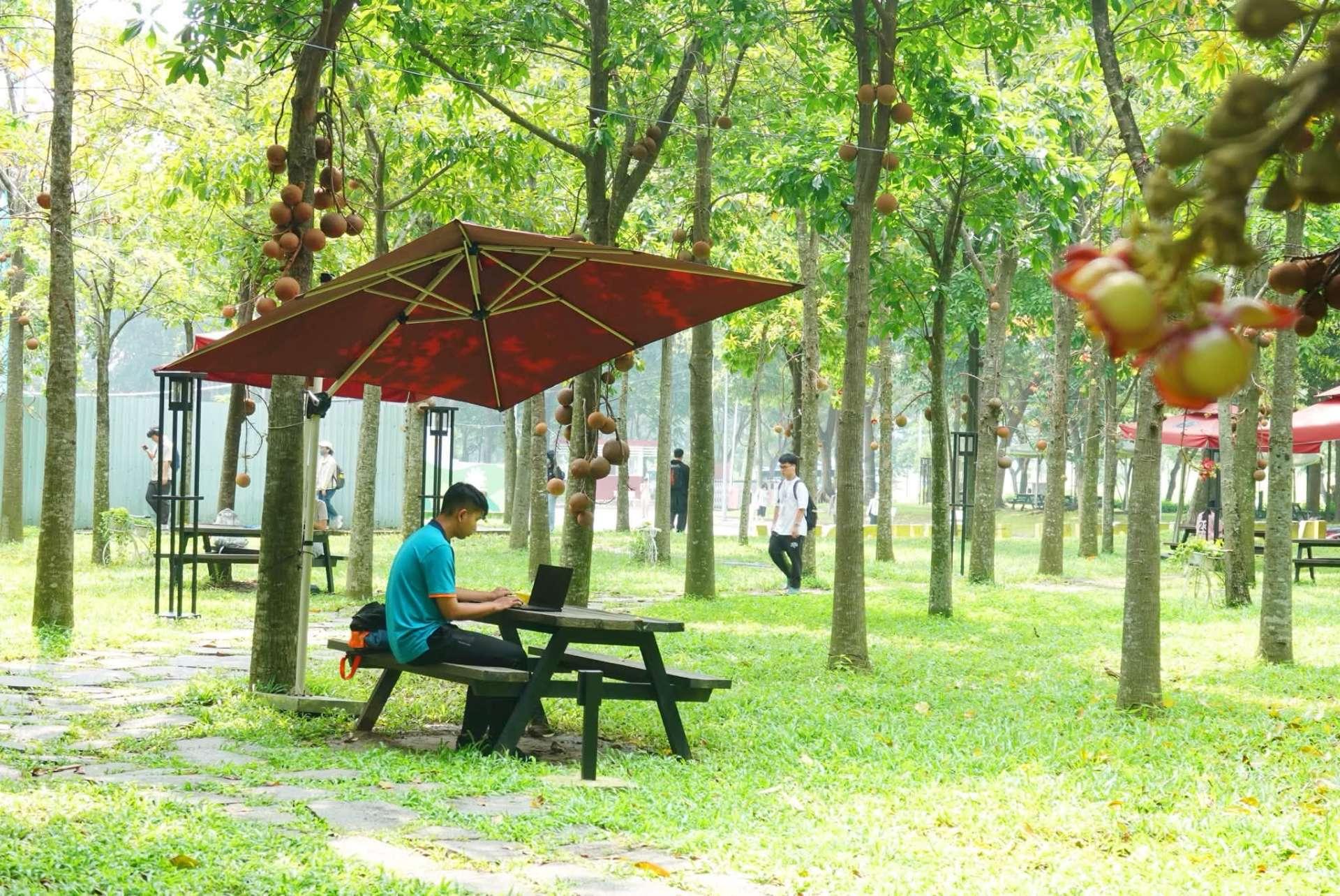 Nội khu - sảnh - Đại học Quốc tế IU (ĐHQG TP.HCM)