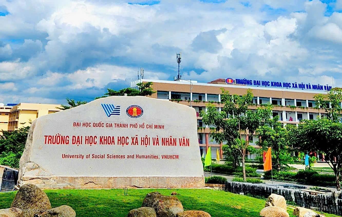 Ngoại cảnh - mặt tiền - Trường Đại học Khoa học Xã hội và Nhân văn (USSH)