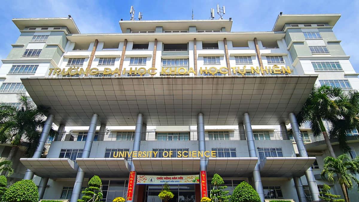 Ngoại cảnh - mặt tiền - Đại học Khoa học Tự nhiên HCMUS - ĐHQG TP.HCM