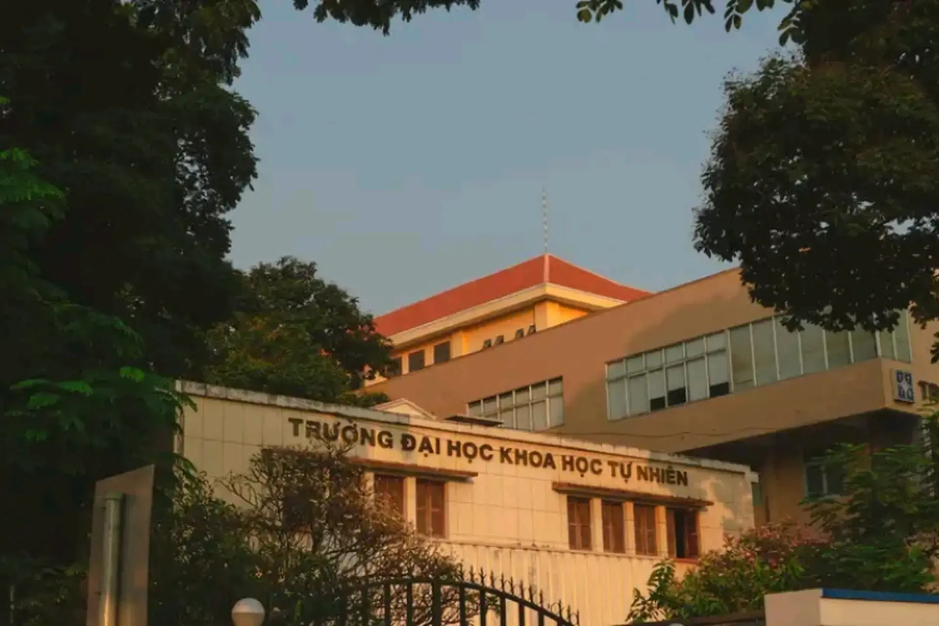 Ngoại cảnh - mặt tiền - Đại học Khoa học Tự nhiên HCMUS - ĐHQG TP.HCM